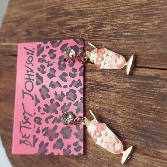 E471 betsey Johnson ice cream sundae earrings cute nwt - Picture 1 of 3